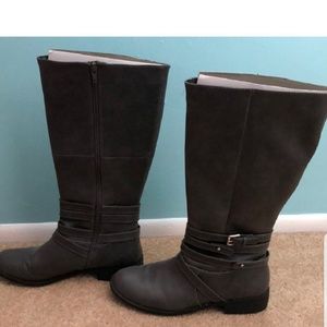Size 9 grey Faux Leather boots